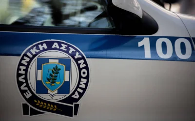 Εξάρχεια: Συνελήφθησαν τα παιδιά γνωστού πολιτικού – Βρέθηκαν στην κατοχή τους πτυσσόμενα γκλοπ