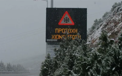 Σαρώνει τη χώρα η Πηνελόπη: Χιόνια στην Πάρνηθα