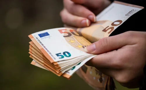 Πακέτο μέτρων 6+1: Σε τροχιά υλοποίησης οι νέες οικονομικές παροχές για νοικοκυριά, μισθωτούς και οφειλέτες