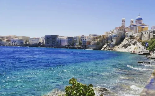 Καιρός: Ισχυρό μελτέμι και υψηλές θερμοκρασίες έως την Παρασκευή