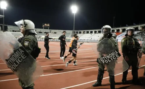Αποζημίωση 110.000 ευρώ σε 32χρονο φίλαθλο για απώλεια όρασης από αστυνομική βία