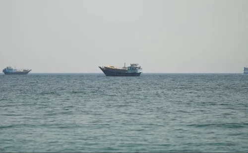 Κρίση στα Στενά του Ορμούζ: Πολεμική ζώνη ο Περσικός Κόλπος μετά το ιρανικό 'μπλακάουτ' – Διαψεύδουν οι ΗΠΑ