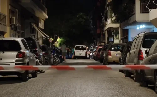Παγκράτι: Θρίλερ με τη σορό άνδρα μέσα σε διαμέρισμα. Διαμαρτυρίες γειτόνων για έντονη δυσοσμία