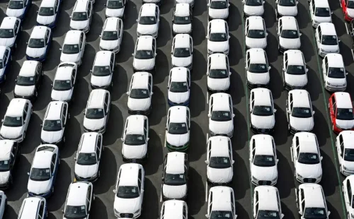 ΑΑΔΕ: Πρόστιμο 1,32 εκατ. ευρώ σε επιχείρηση που νοίκιαζε 132 αυτοκίνητα σε ακινησία