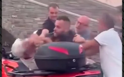Άγριο επεισόδιο στην Πάρο: οδηγός ταξί επιτέθηκε σε ηλικιωμένο υπάλληλο για θέση πάρκινγκ