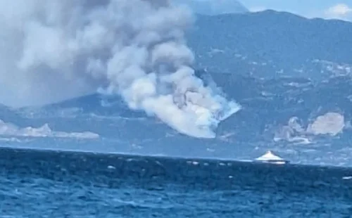 Πύρινα μέτωπα σε Φωκίδα, Αμφιλοχία και Λαμία: Μήνυμα από το 112 και εκκενώσεις οικισμών