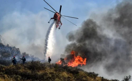Ακραίος κίνδυνος πυρκαγιάς σήμερα στην Αττική και σε πέντε ακόμη περιοχές: Ο καιρός σήμερα