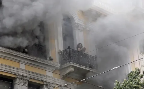 Ενώπιον της Δικαιοσύνης η 46χρονη κατηγορούμενη για την επίθεση στη Marfin: Τα στοιχεία που την «πρόδωσαν»