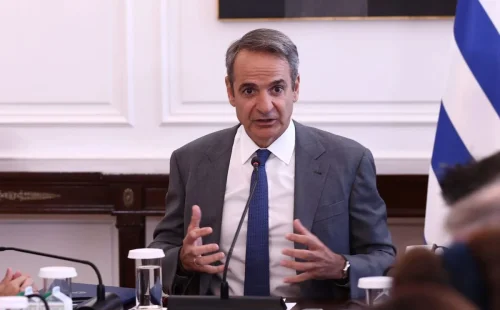 Στο Συντονιστικό της Πολιτικής Προστασίας ο Μητσοτάκης: Μάχη με τα 10 μποφόρ στο Πόρτο Γερμενό