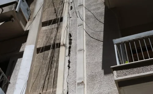 Ρωγμές και διαρροές νερών σε πολυκατοικίες της Κυψέλης λόγω του μετροπόντικα