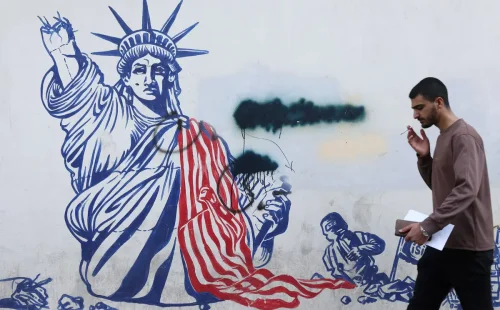 Στα άκρα οι σχέσεις ΗΠΑ – Ιράν ενόψει νέων κυρώσεων