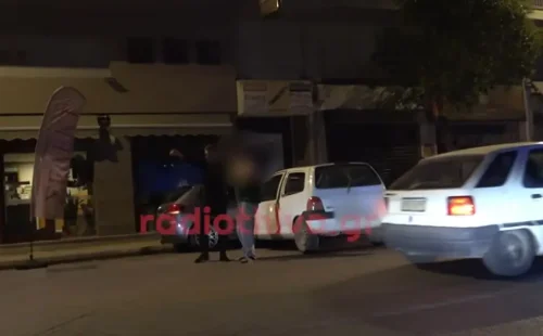 Καβγάς στη Θήβα: Μεθυσμένος εμβόλισε επανειλημμένα σταθμευμένο αυτοκίνητο