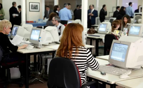 Το ΣτΕ έκρινε συνταγματική τη μη επαναφορά των δώρων στους δημοσίους υπαλλήλους