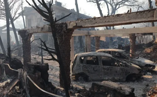 Τραγωδία στη Σαλαμίνα: Ηλικιωμένο ζευγάρι έχασε τη ζωή του στις φλόγες, ενώ το σπίτι τους σώθηκε