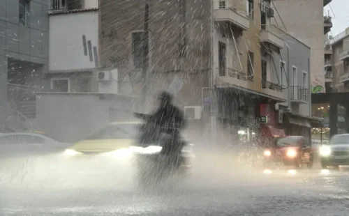 Αγριεύει ο καιρός: Στο επίκεντρο η Κρήτη, με ακραία ύψη βροχής και θυελλώδεις ανέμους