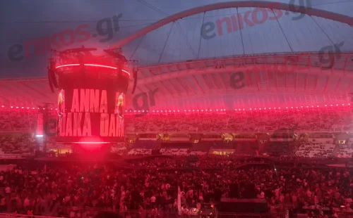 Η Άννα Βίσση στο ΟΑΚΑ: Ξεκίνησε η sold out συναυλία με χιλιάδες θαυμαστές