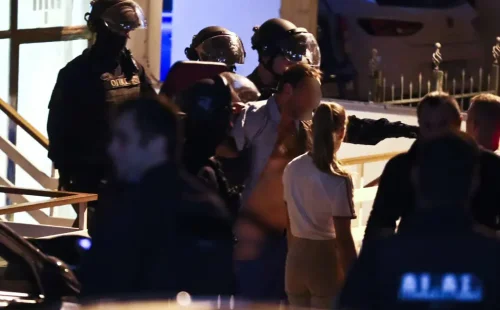 Λήξη συναγερμού στη Νίκαια: Σε ψυχιατρικό νοσοκομείο ο 49χρονος και η 44χρονη μετά την ομηρεία