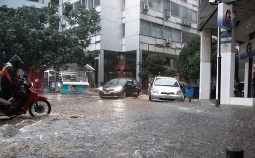 Η χώρα υπό την επήρεια διαδοχικών κακοκαιριών τύπου «Π» με ισχυρές βροχές και καταιγίδες