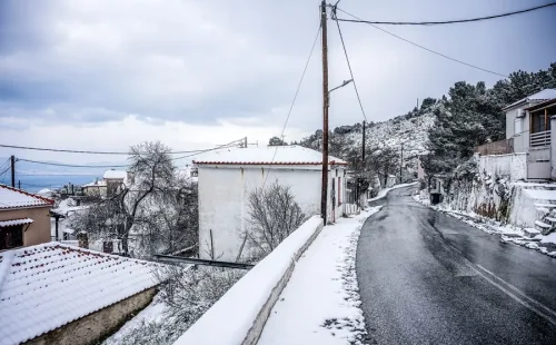 Νέο κύμα κακοκαιρίας με βροχές, καταιγίδες και χιόνια: Το Σάββατο η πιο κρύα ημέρα