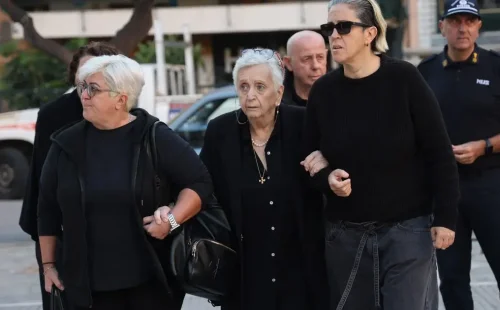 Πλήθος κόσμου στο μνημόσυνο του Γιώργου Μαζωνάκη στη Νίκαια