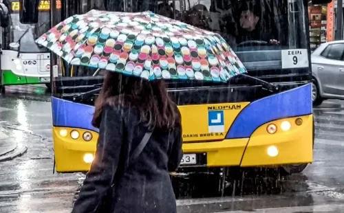 Σε εξέλιξη η κακοκαιρία με βροχές και καταιγίδες: Οι περιοχές που θα βρεθούν στο επίκεντρο