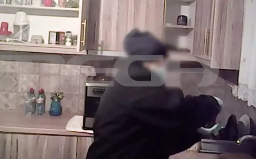 Βίντεο δείχνει 41χρονη να ρίχνει ουσία σε τρόφιμα πρώην συζύγου στο Περιστέρι