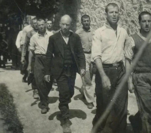 Στην Ελλάδα οι σπάνιες φωτογραφίες από τις εκτελέσεις των 200 στην Καισαριανή