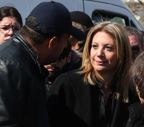 «Δεν ήθελαν να μιλήσω»: Η Μαρία Καρυστιανού αποχώρησε από συγκέντρωση για τα Τέμπη