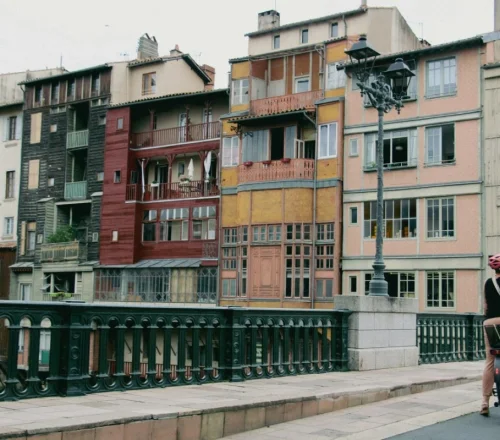 «Υπνοδωμάτια προς πώληση»: Η νέα στρατηγική στην Ευρώπη που αποκαλύπτει την κρίση στέγασης