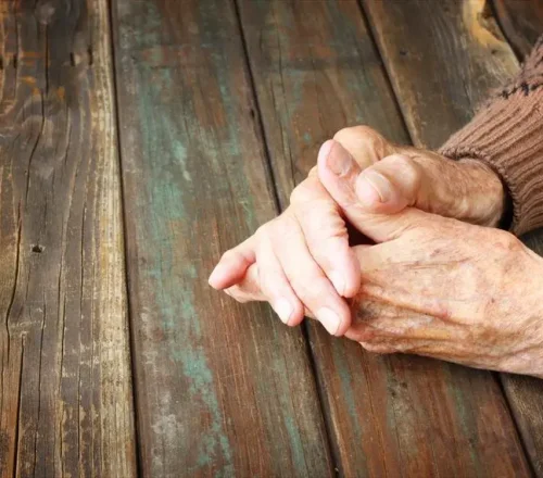 Η συγκινητική ιστορία της «κυρίας Μαρία του ισογείου»: Μια γυναίκα που έζησε με 200 ευρώ τον μήνα και έγινε viral