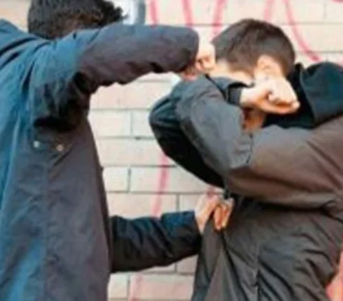 Άγριος ξυλοδαρμός σε γυμνάσιο Άνω Λιοσίων: 14χρονος μαθητής στο νοσοκομείο