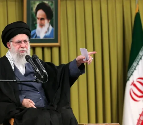 Νεκρός ο Αγιατολάχ Αλί Χαμενεΐ – Το Ιράν μπροστά στο χάος ή την ελευθερία; Τι σημαίνει ο θάνατός του;