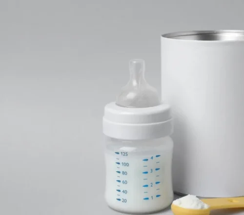 Ανακλήσεις σε βρεφικά γάλατα: Οδηγίες από ειδικούς για την ασφάλεια των μωρών