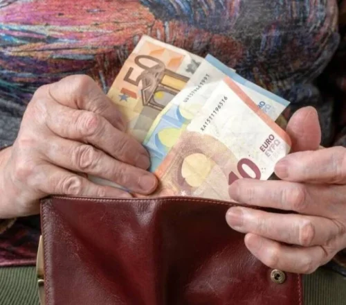 Ανατροπή-«βόμβα» στις συντάξεις γονέων από το Δημόσιο: Ποιοι κινδυνεύουν με απώλειες