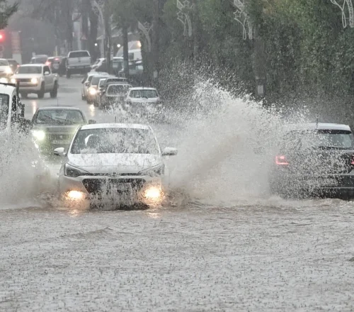 Επικίνδυνη κακοκαιρία προ των πυλών: «Βροχές» και «αφρικανική σκόνη» προκαλούν ανησυχία