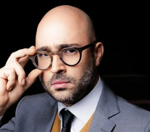 Κωνσταντίνος Μπογδάνος: Παράγουμε περισσότερες φουσκωχειλούδες ελαφρών ηθών