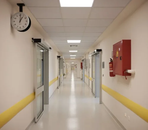 Συγκίνηση και θλίψη: Ο ιερέας πατέρας της 14χρονης που πέθανε από ιατρικό λάθος