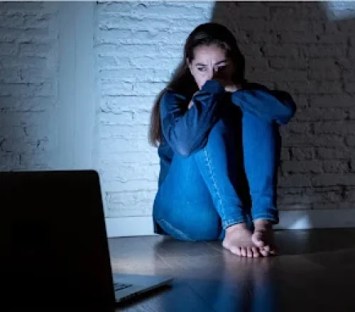 Η αθωότητα χάθηκε: Δύο κλικ μακριά η κακοποίηση παιδιών αποκαλύπτει ανατριχιαστική έκθεση