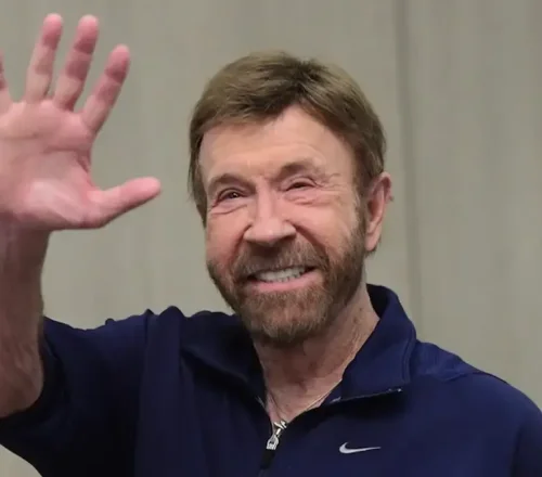 Ο Τσακ Νόρις έφυγε από τη ζωή: Η «ζωντανή θρύλος» της δράσης στα 86 του