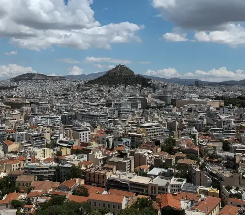 Κλειστά διαμερίσματα: Η κυβέρνηση αναζητά λύσεις για την επιστροφή χιλιάδων σπιτιών στην αγορά