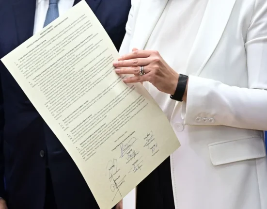 Πώς να διαβάζετε ένα συμβόλαιο χωρίς να είστε δικηγόρος: Οδηγός για να μην βρεθείτε προ εκπλήξεων