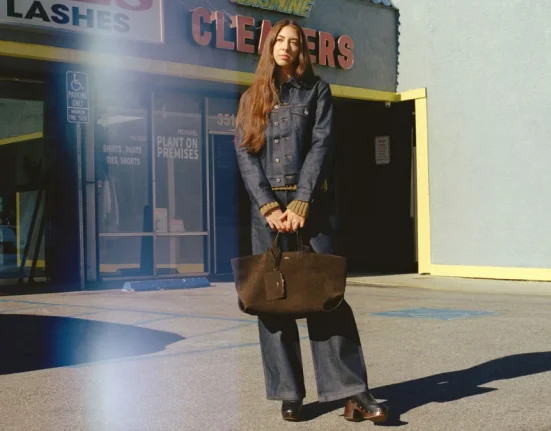 Άνοιξη Layering 2026: Η Τέχνη των Επιπέδων Χωρίς Περιττό Όγκο