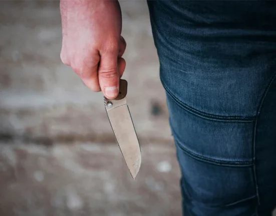 Θρίλερ στο Λουτράκι: Νεκρός 17χρονος με τραύματα από μαχαίρι – Συναγερμός στις αρχές