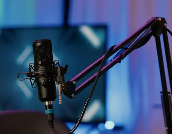 Πώς να ξεκινήσετε το δικό σας Podcast με μηδενικό budget: Οδηγός για αρχάριους