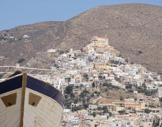 Κρήτη και Σύρος: Δύο κορυφαίοι προορισμοί για διακοπές το 2026