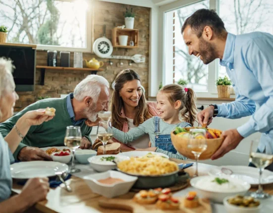 Συνεργασία με τα αδέλφια σας: Οδηγός για τη φροντίδα των ηλικιωμένων γονιών