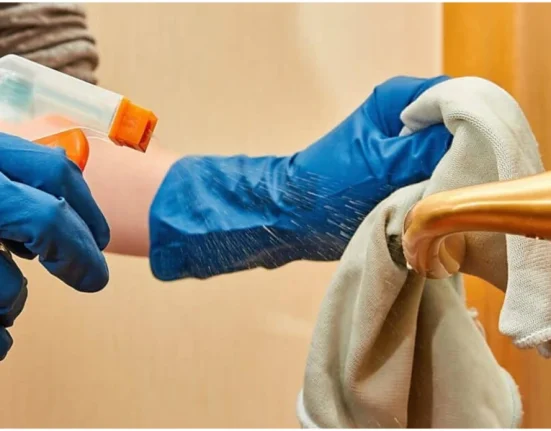 Το κοινό καθαριστικό που όλοι χρησιμοποιούμε λάθος. Μπορεί να αναβαθμίσει το σπίτι σας άμεσα