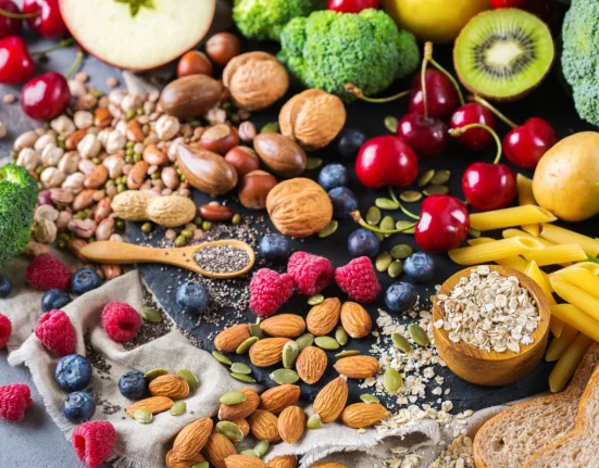 Τι να τρώτε για να χάσετε λίπος: Αποτελεσματικές τροφές και ροφήματα για απώλεια βάρους