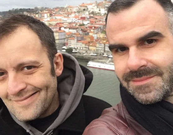 «Καθίκια, θα συνεχίσω»: Το οργισμένο ξέσπασμα του Αύγουστου Κορτώ που συγκλονίζει το διαδίκτυο