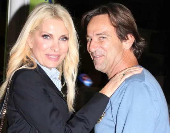 Ελένη Μενεγάκη: Φήμες για κρίση στον γάμο της με τον Μάκη Παντζόπουλο